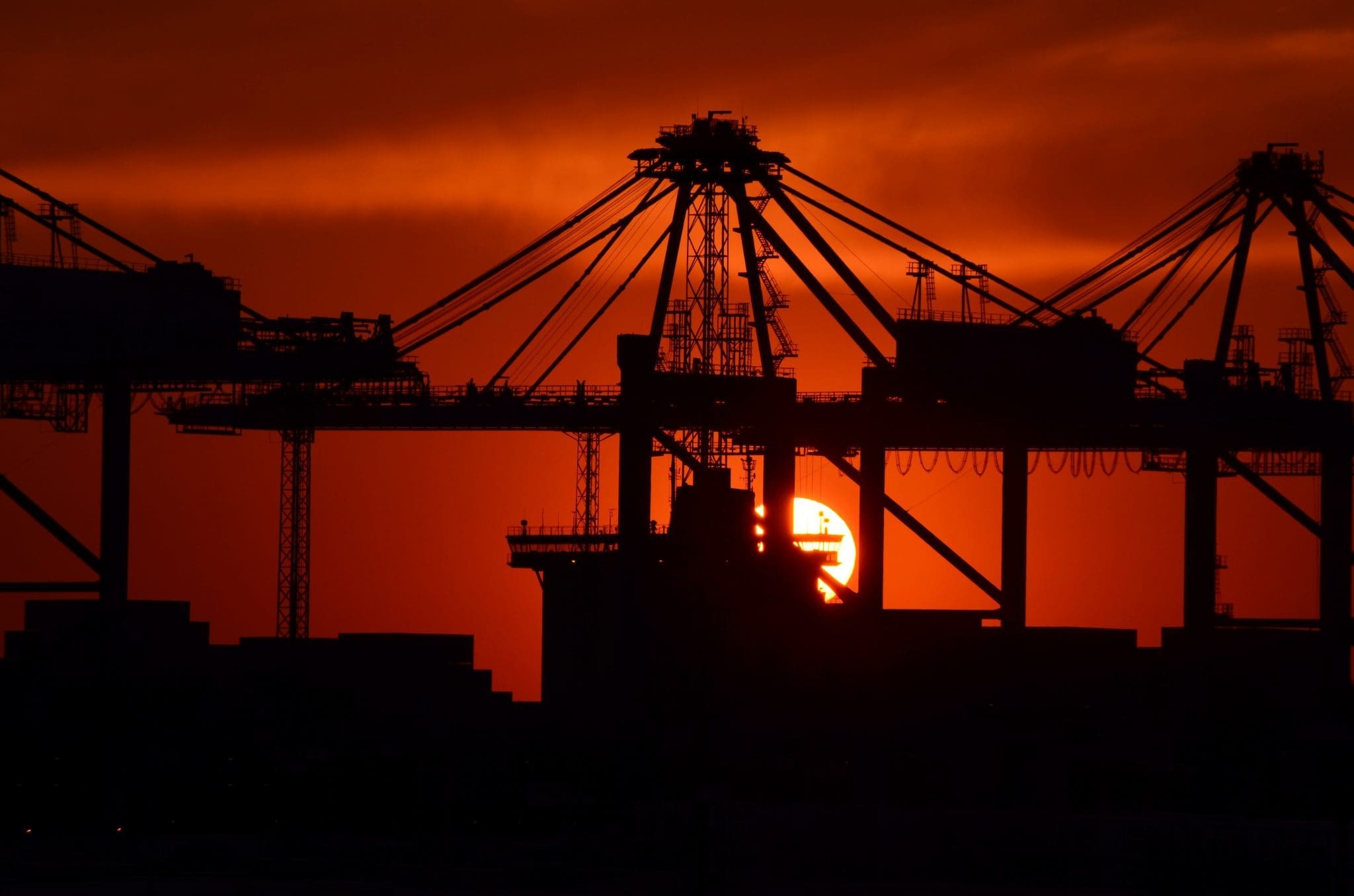 Read more about the article Heavy Equipment Industry Trends: Challenges and Opportunities