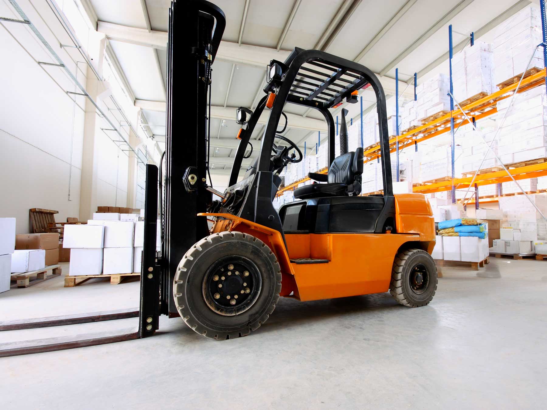 Read more about the article How to Operate a ForkLift? – A Complete Guide
