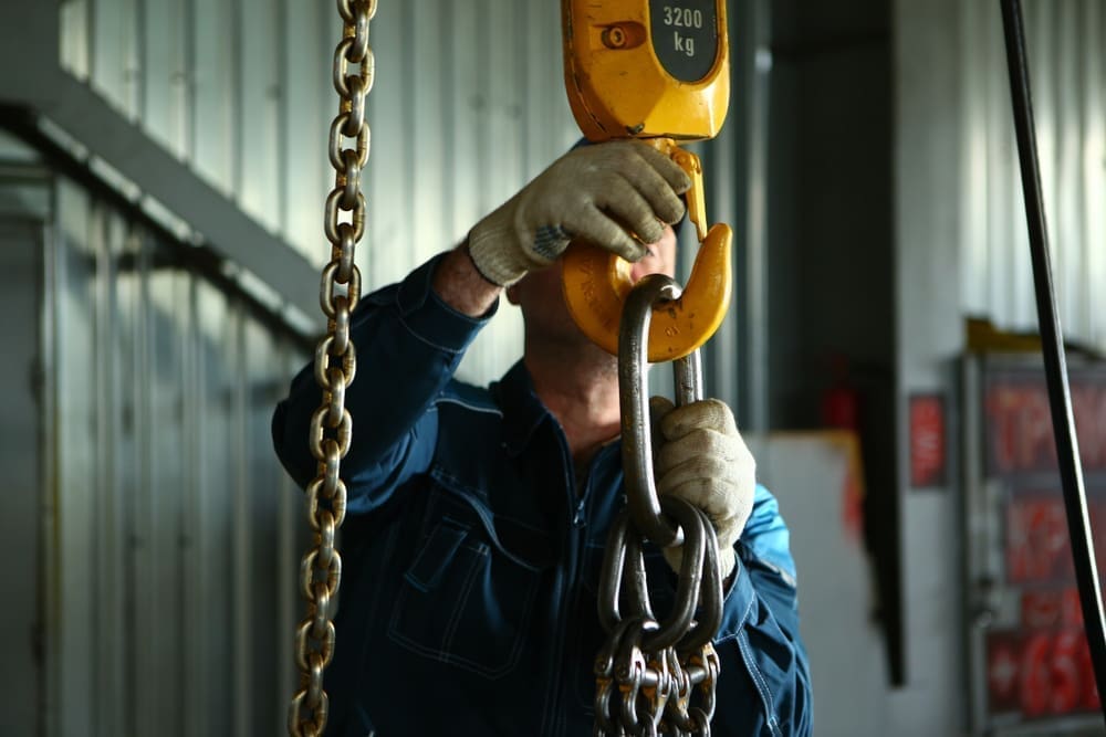 Assembling tower crane parts